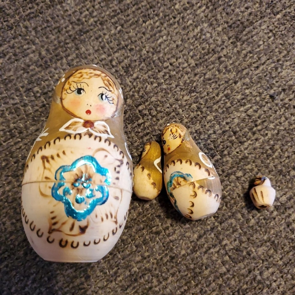 Russian Nesting dolls - Picture 3 of 5